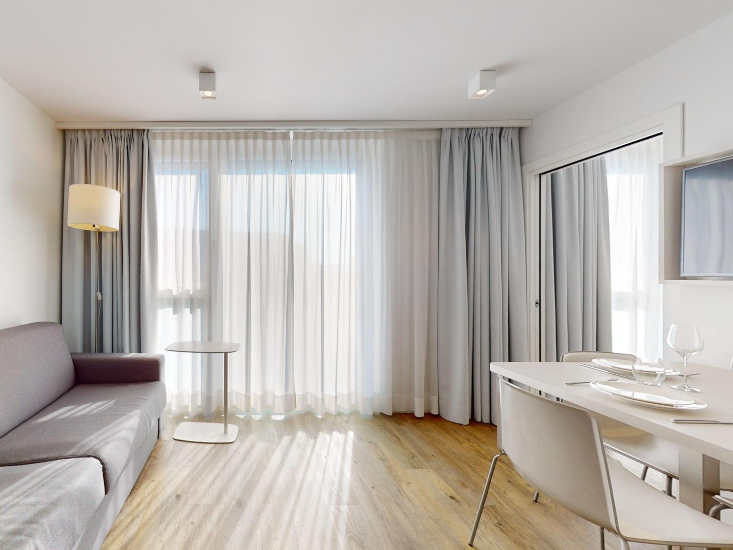 Nonanteneuf Appart Hotel Vevey - Contactless Check-In Phòng bức ảnh